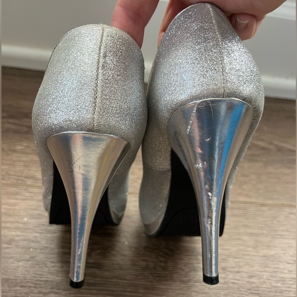 Silver Glitter Rampage platform heels 8 - Picture 2 of 6
